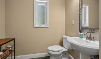 3536 N DICKERSON St, Arlington, VA 22207