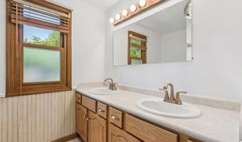 3051 N Huntington Dr, Arlington Heights, IL 60004
