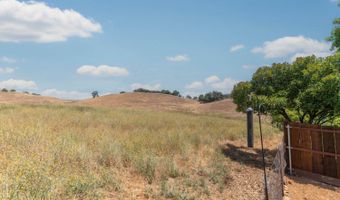 1070 Suzanne Dr, Angels Camp, CA 95222