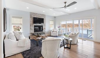 1040 Buttonwoods Ave, Warwick, RI 02886