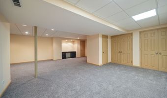 2218 N Williamsburg St, Arlington Heights, IL 60004