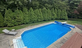 111 Cottonwood Ln, Agawam, MA 01001