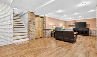 9 MEADOWBROOK Ln, Appleton, WI 54914