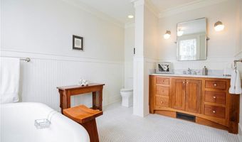 901 McCollum Dr, Bentonville, AR 72712