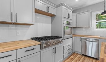 51 Alto St, Cranston, RI 02920