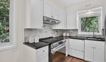 6008 BENALDER Dr, Bethesda, MD 20816
