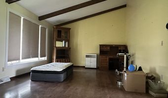 1813 Derian Dr, Aberdeen, SD 57401