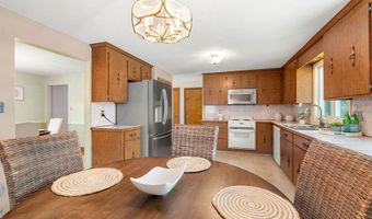 6 Lancaster Pl, Andover, MA 01810