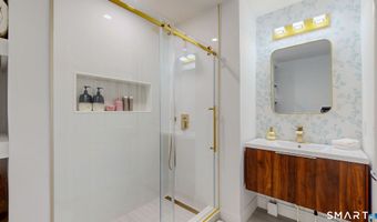 14 Woodcrest Ln 14, Danbury, CT 06810