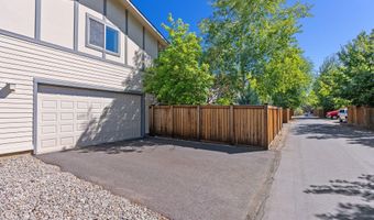 20421 Aberdeen Dr, Bend, OR 97702