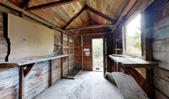 529 Riverside Dr, Auburn, ME 04210