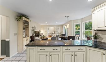 4 Quail Run Dr, Danbury, CT 06811