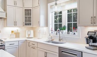59 Camden Ln, Cranston, RI 02921