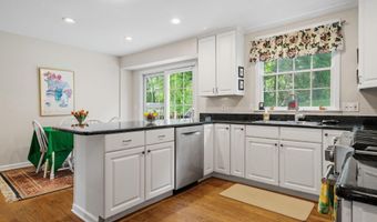 17 Greyledge Dr, Albany, NY 12211