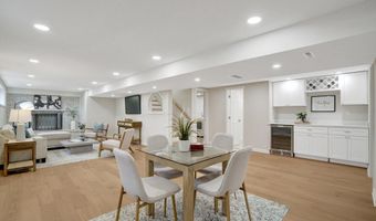 4006 JUSTINE Dr, Annandale, VA 22003