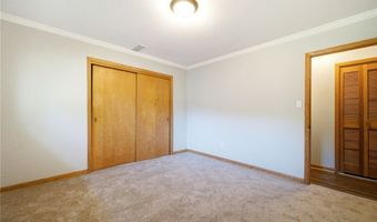 1097 Oak Tree Rd, Akron, OH 44320