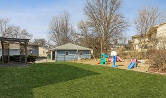9027 Franklin Ave, Clive, IA 50325