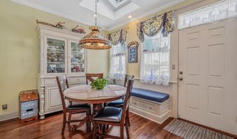 33 S Bay Ave, Amityville, NY 11701