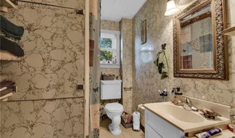 118 7th St, Baldwin City, KS 66006