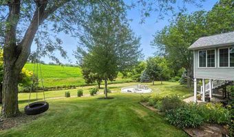 5709 Oak Crest Hill Rd SE, Riverside, IA 52327
