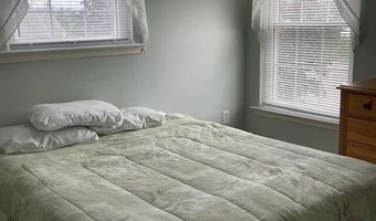 32 Toppinglift Dr, Bayville, NJ 08721