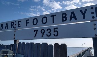 901 Laurel Cir, Barefoot Bay, FL 32976