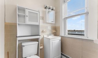 2 Chilton St, Bristol, RI 02809