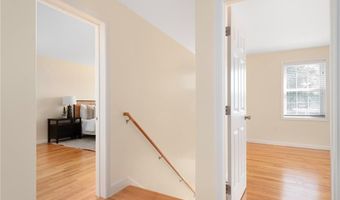 18 Cross St, East Providence, RI 02914