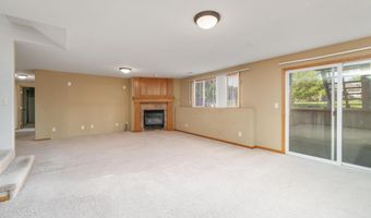 1421 N Lakeside Dr, Andover, KS 67002