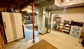 869 MOSS CANYON Dr, Amherst, OH 44001