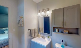 1044 Ellsworth Dr, Akron, OH 44313