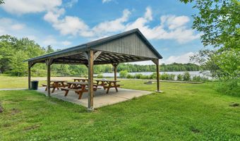 8 New London Dr, Barnstead, NH 03225