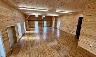 4402 220Th Trl, Amana, IA 52203