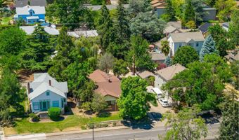 307 N Main St, Ashland, OR 97520