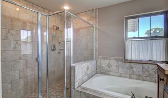 907 Sandalwood Dr, Altoona, WI 54720