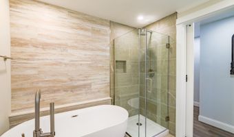 14 Hunt Rd, Belfast, ME 04915