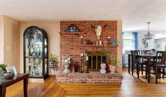 15 Freedom Dr, Cranston, RI 02920