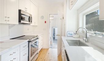 37 Almy St, Newport, RI 02840