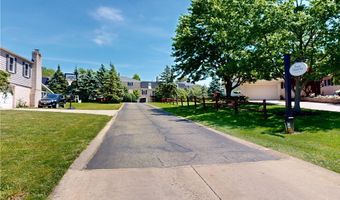 824 S Chillicothe Rd 14, Aurora, OH 44202