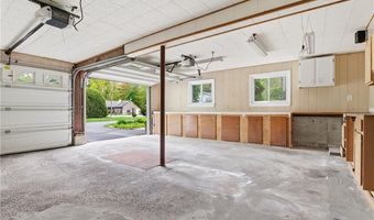 6 Bruce Dr, North Smithfield, RI 02896