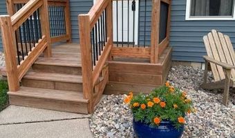 624 J St, Aurora, NE 68818