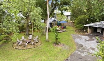 128 4th St, Apalachicola, FL 32320