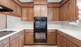 3812 Fairview Rd, Bartlesville, OK 74006