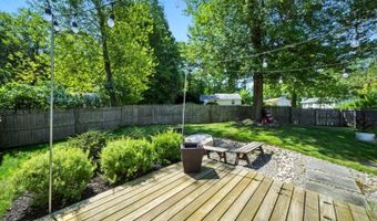 30 Lakeshore Dr, Alloway, NJ 07422