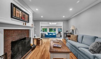 8 Lakeview Rd, Brookfield, CT 06804