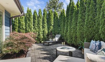 10 Roxbury Rd, Madison, WI 53704