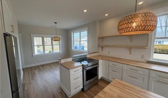 19 Traymore St, Charlestown, RI 02813