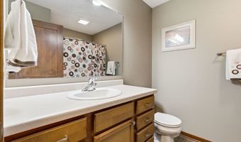 1305 Whistling Straits Ct, Altoona, WI 54720