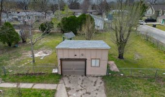 825 N 7th St, Arkansas City, KS 67005