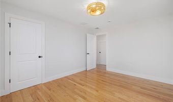 11 Gunning Ct, Middletown, RI 02842